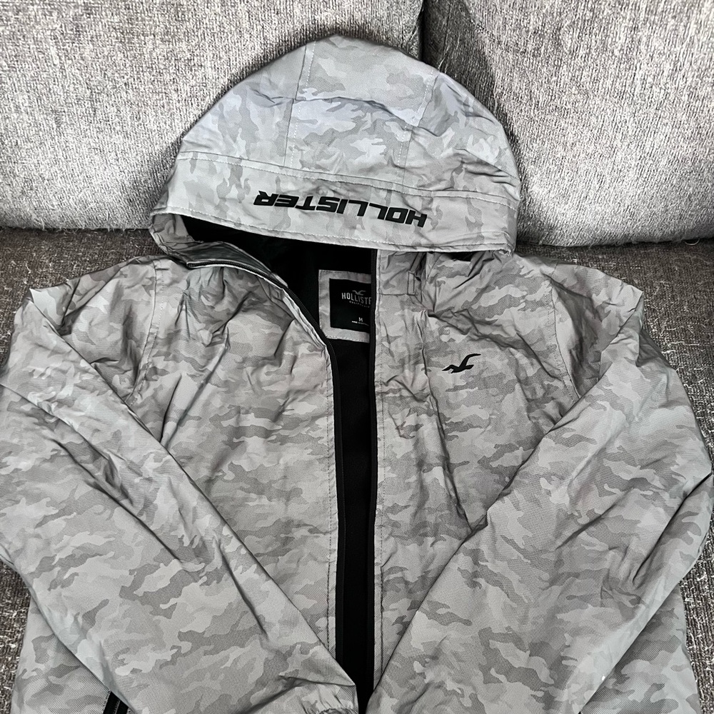 Hollister Men’s light weight jacket, fleece lined. NWOT